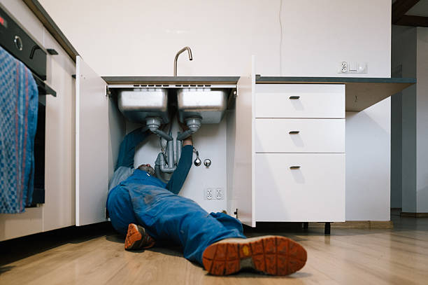 Professional Leak Detection technician working in Woodland Hills, CA